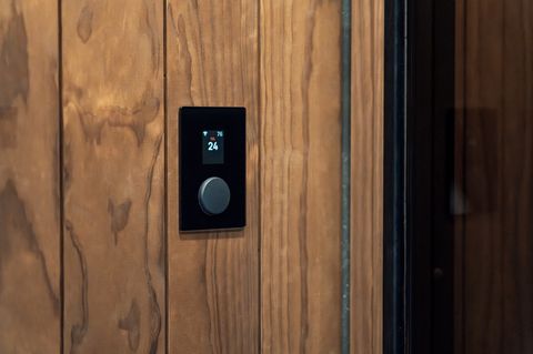 Почему сравнение KNX и беспроводных протоколов начинается с физической среды передачи данных