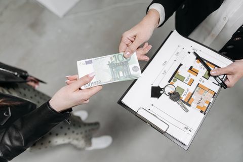 Что такое удерживаемая сумма и как она работает?